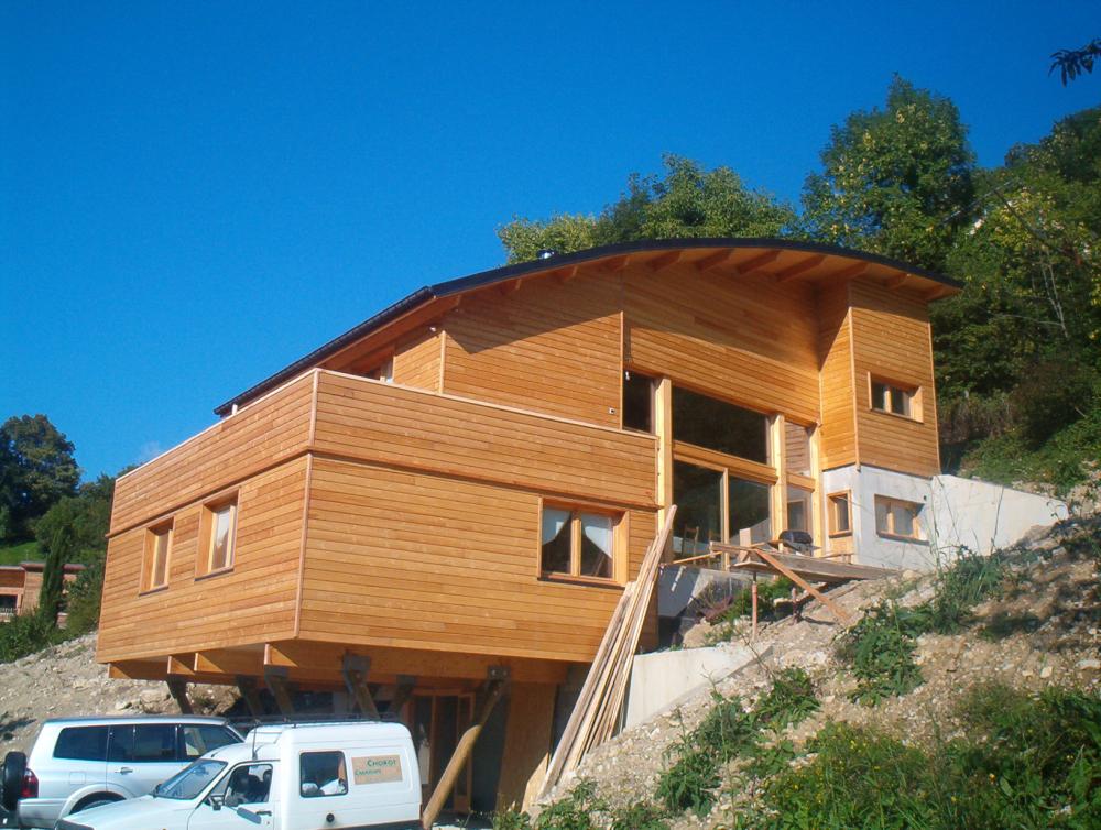 Façade bardée à Saint-Quentin-sur-Isère